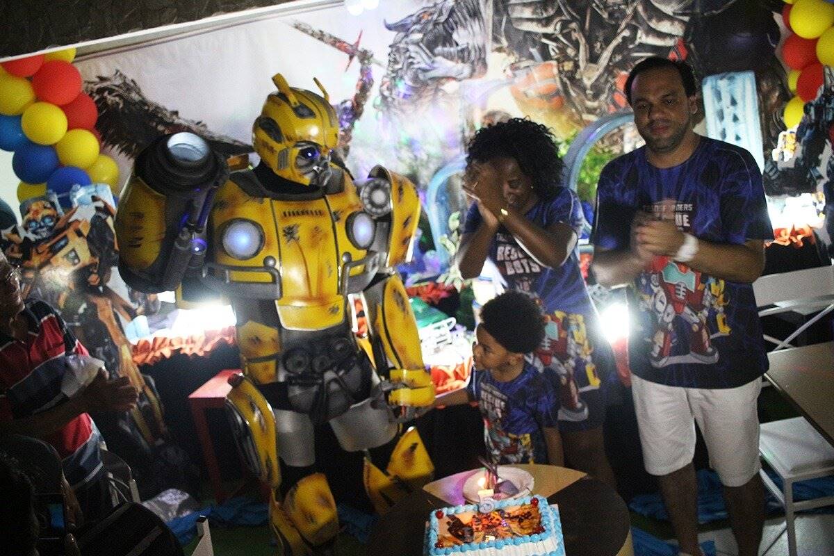 Transformers bumblebee personagem vivo Transformers bumblebee personagem vivo