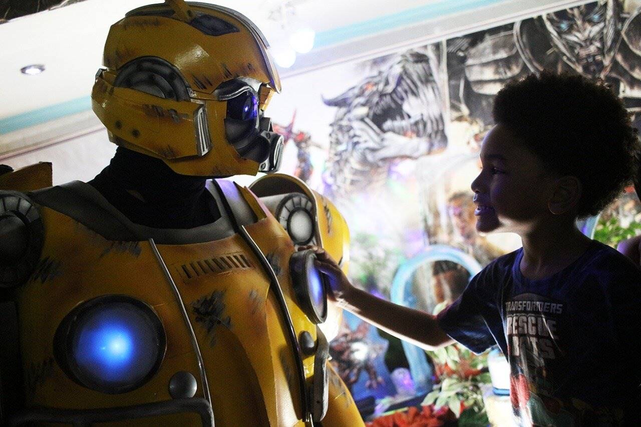 Transformers bumblebee personagem vivo Transformers bumblebee personagem vivo