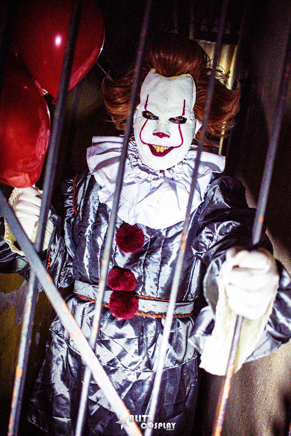 Halloween - Personagens para Festas, Aniversários, Eventos Pennywise no corredor do terror