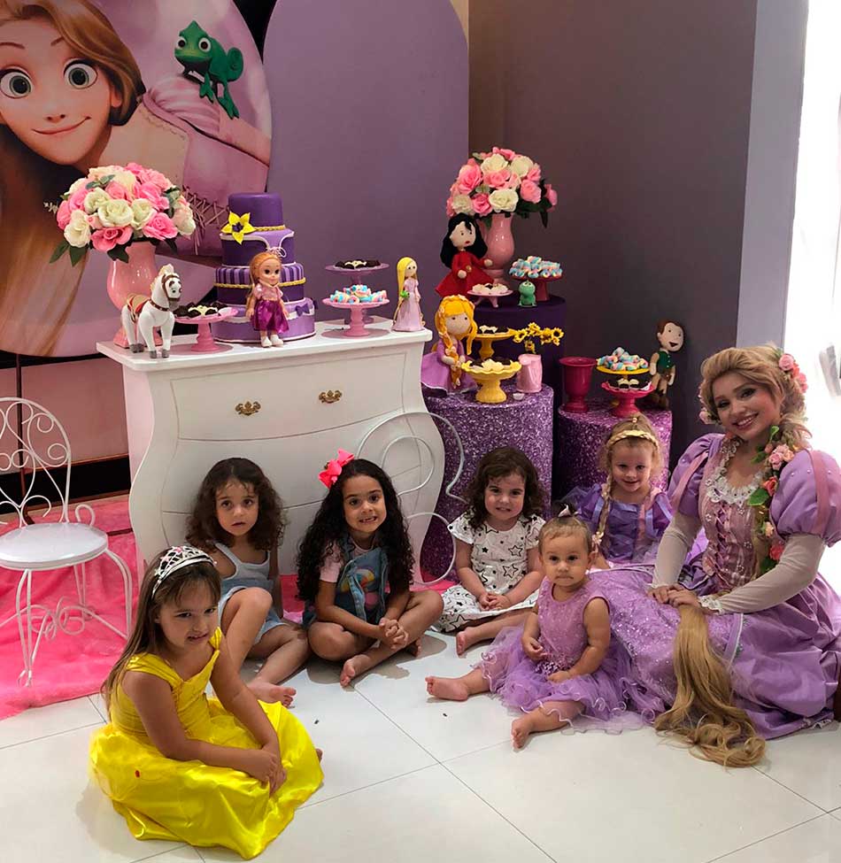Rapunzel-e-Flynn-Ryder-de-Enrolados-Personagem-Vivo-para-festa-infantil Rapunzel e Flynn Ryder de Enrolados Personagem Vivo para festa infantil