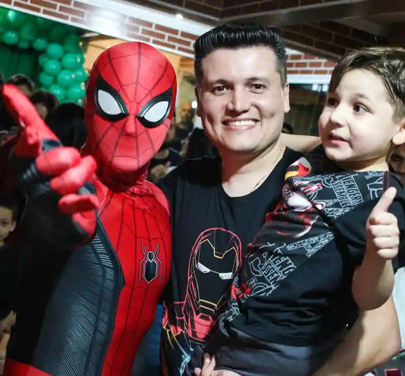 contratar homem aranha personagem vivo