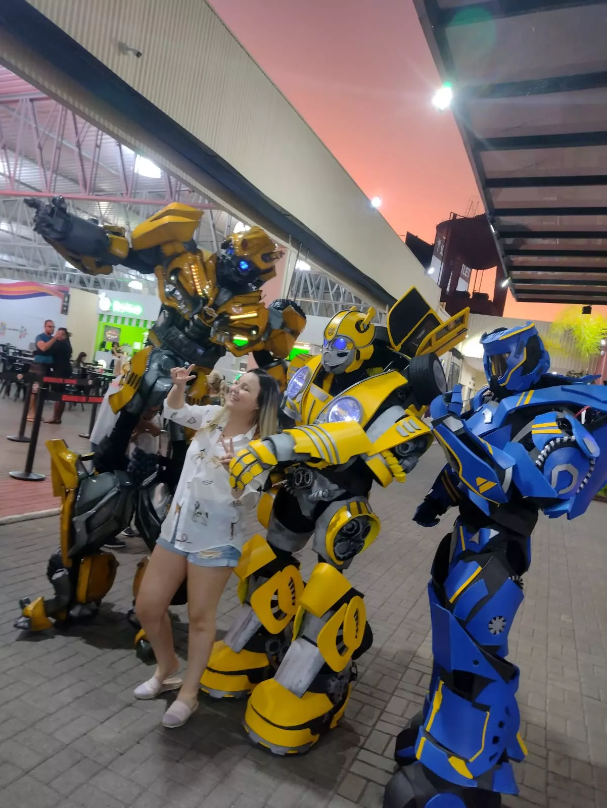 Contratar Robô Azul Personagem Vivo