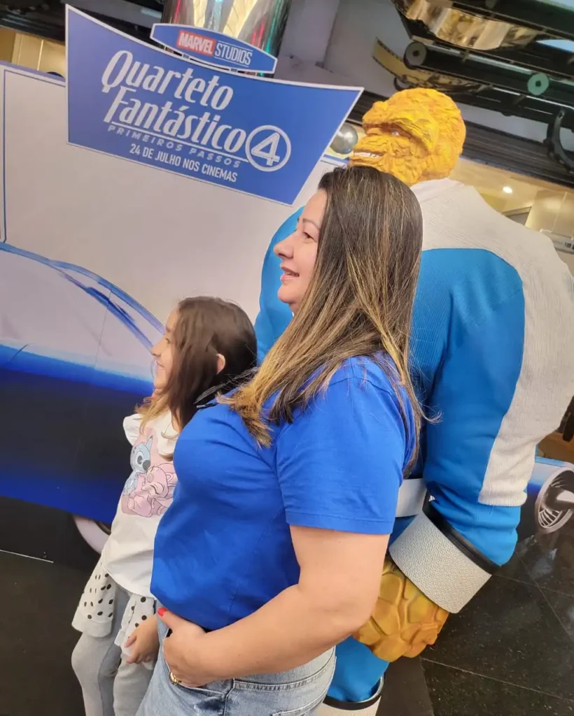 Quarteto Fantástico salvando a familia