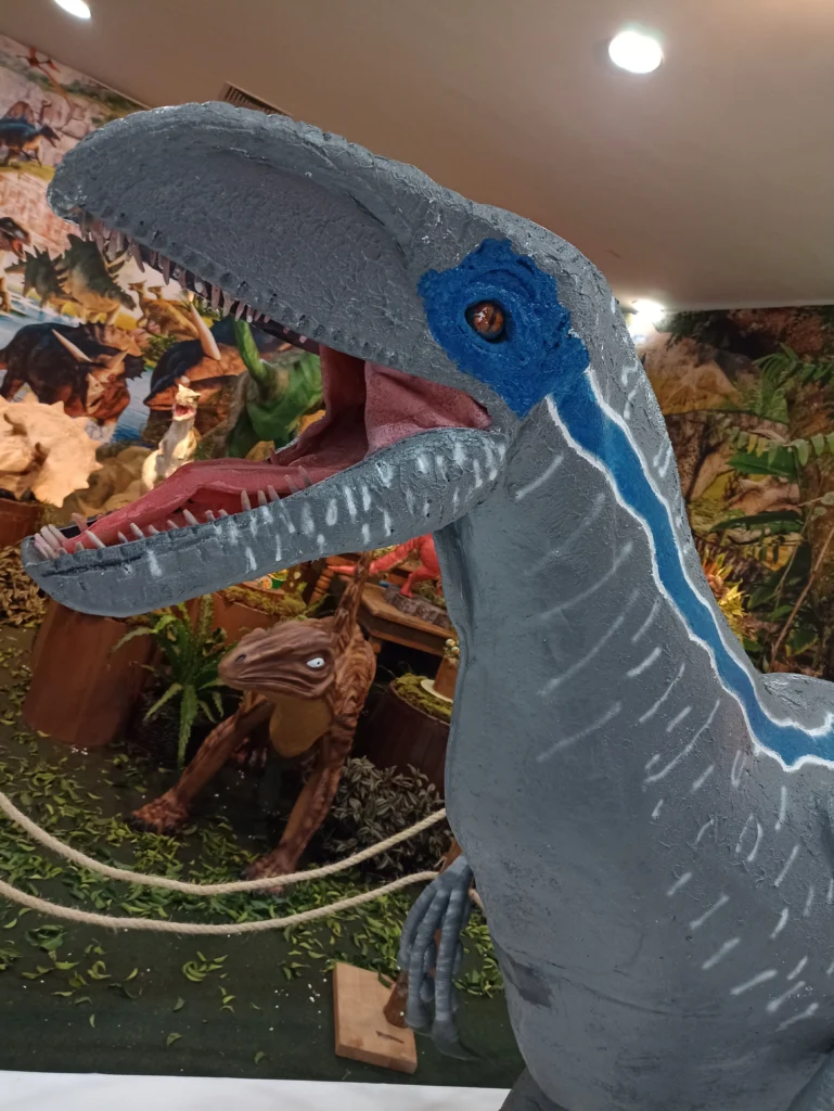 Dinossauros para festas e eventos alegrando a festa