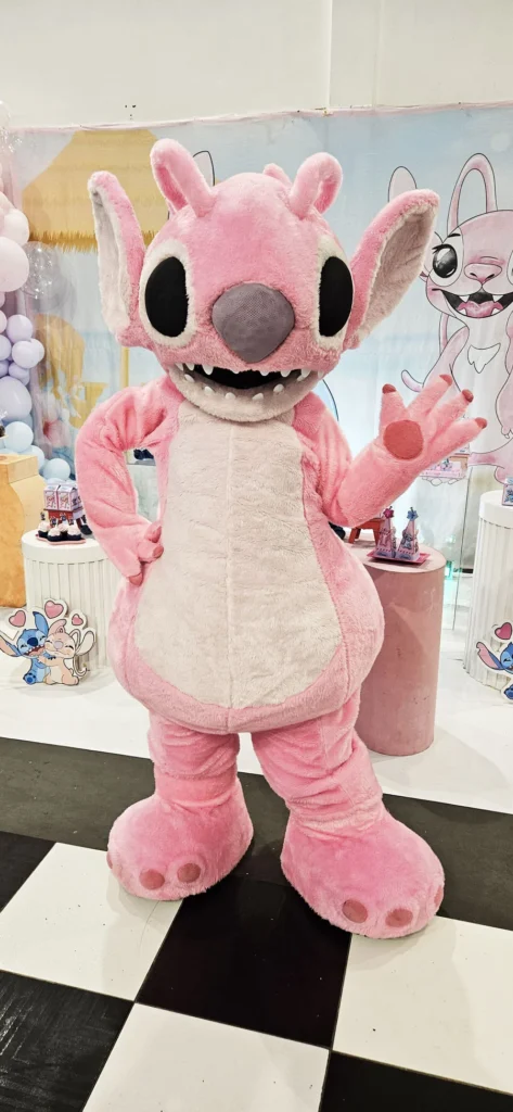 Stitch e Angel brincando na festa Stitch e Angel brincando na festa