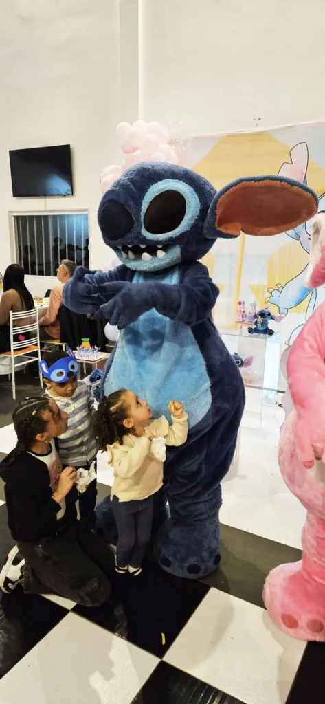 Stitch e Angel divertindo a galera Stitch e Angel divertindo a galera