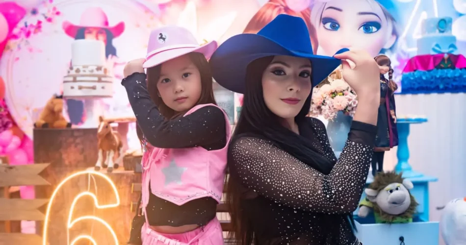 Contratar Ana Castela personagem vivo