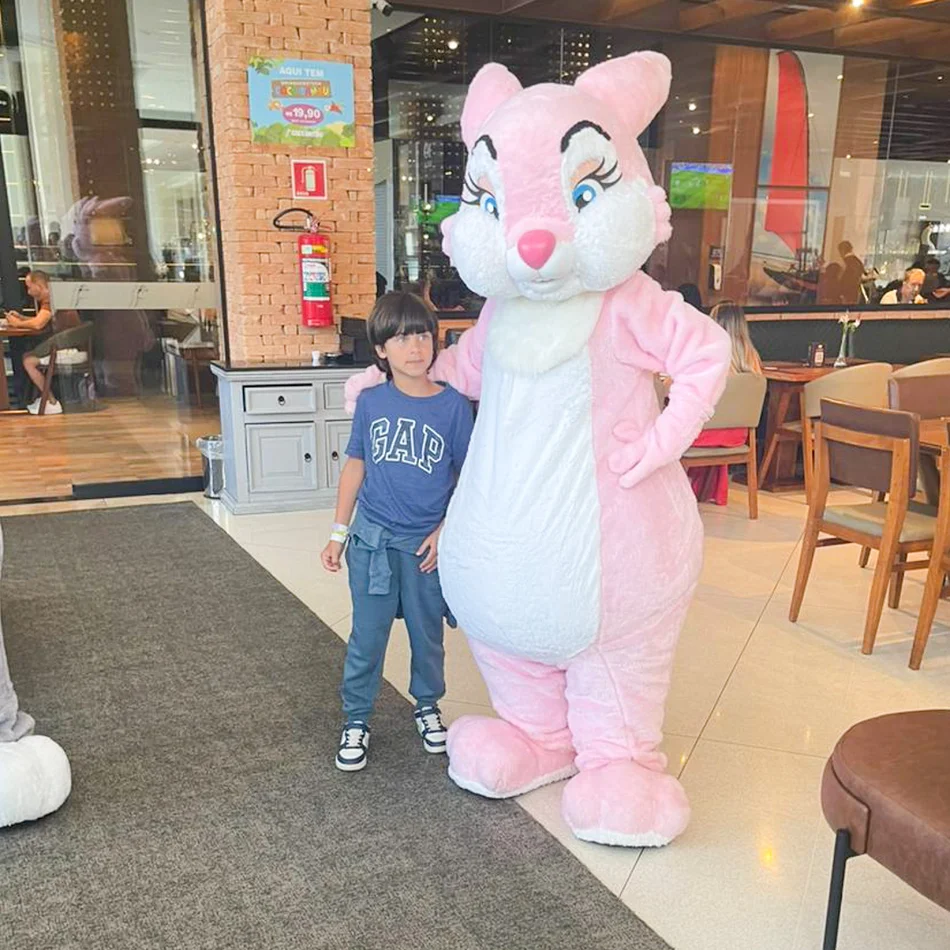 Coelho Rosa Personagem Vivo e Coelho da Páscoa fazendo caça aos ovos em festas infantis