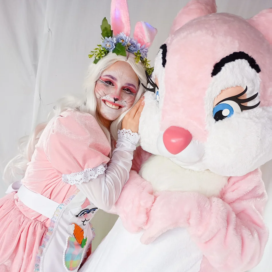 Detalhe da fantasia de Coelho Rosa Personagem Vivo para eventos e festas infantis
