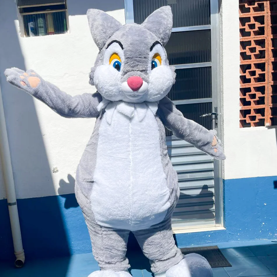 Equipe de entretenimento com o Coelho Cinza Personagem Vivo em buffet infantil Equipe de entretenimento com o Coelho Cinza Personagem Vivo em buffet infantil