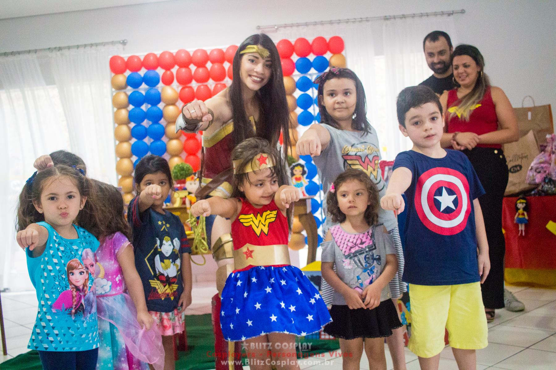 Mulher Maravilha personagem vivo festas