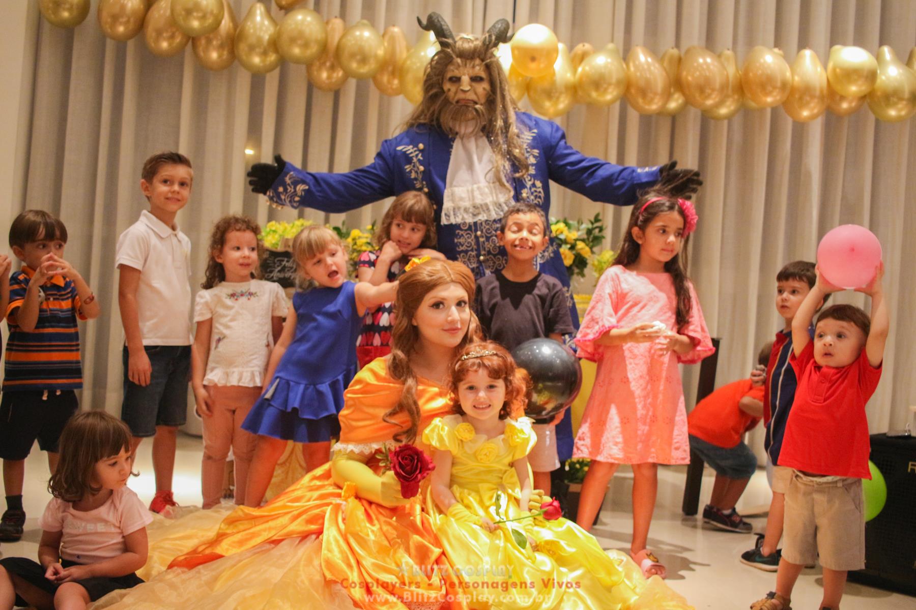 Bela e a Fera personagens vivos festa