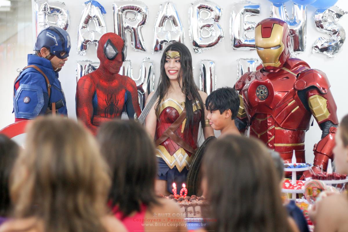 Mulher Maravilha personagem vivo