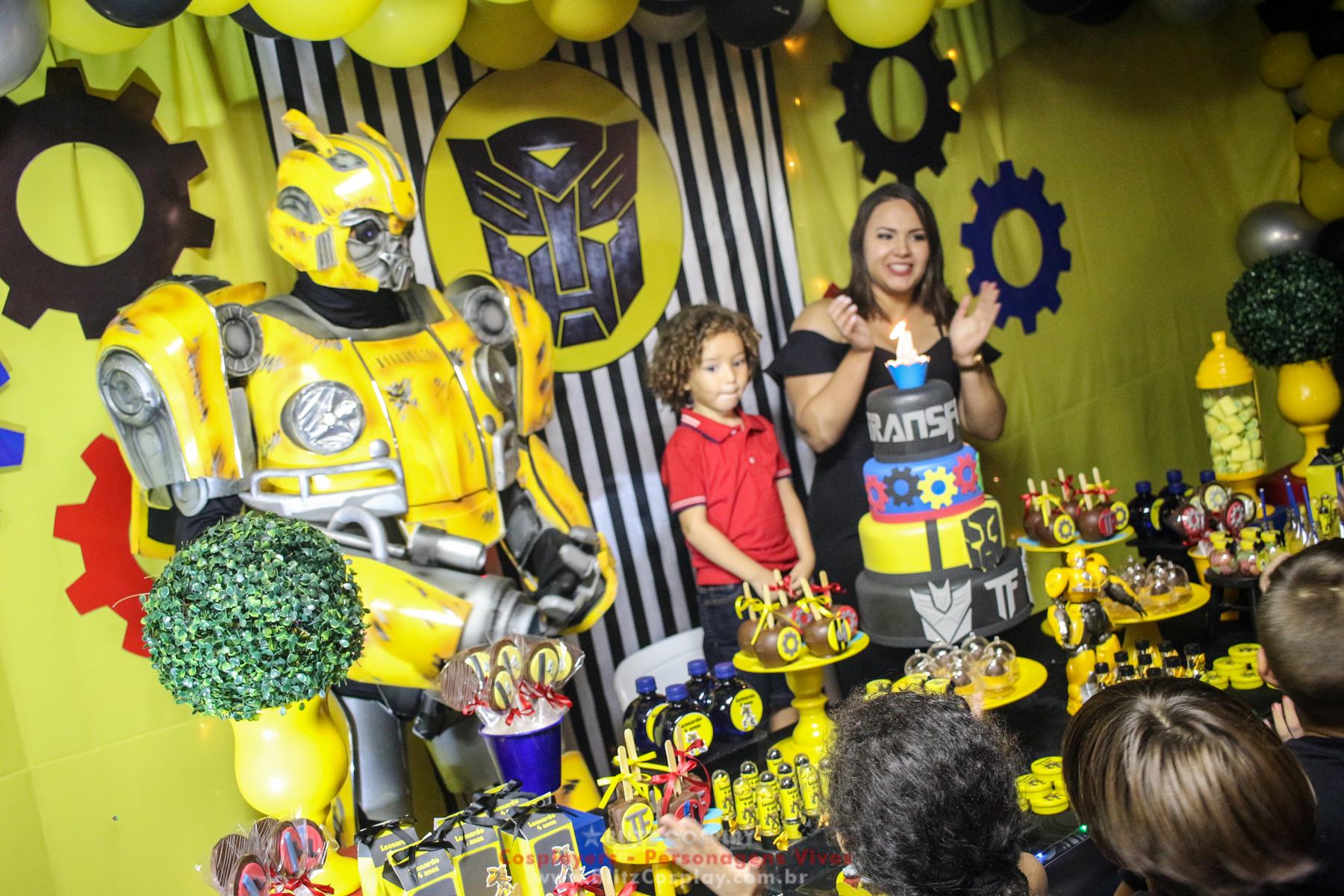 Bumblebee Transformers personagem vivo 
