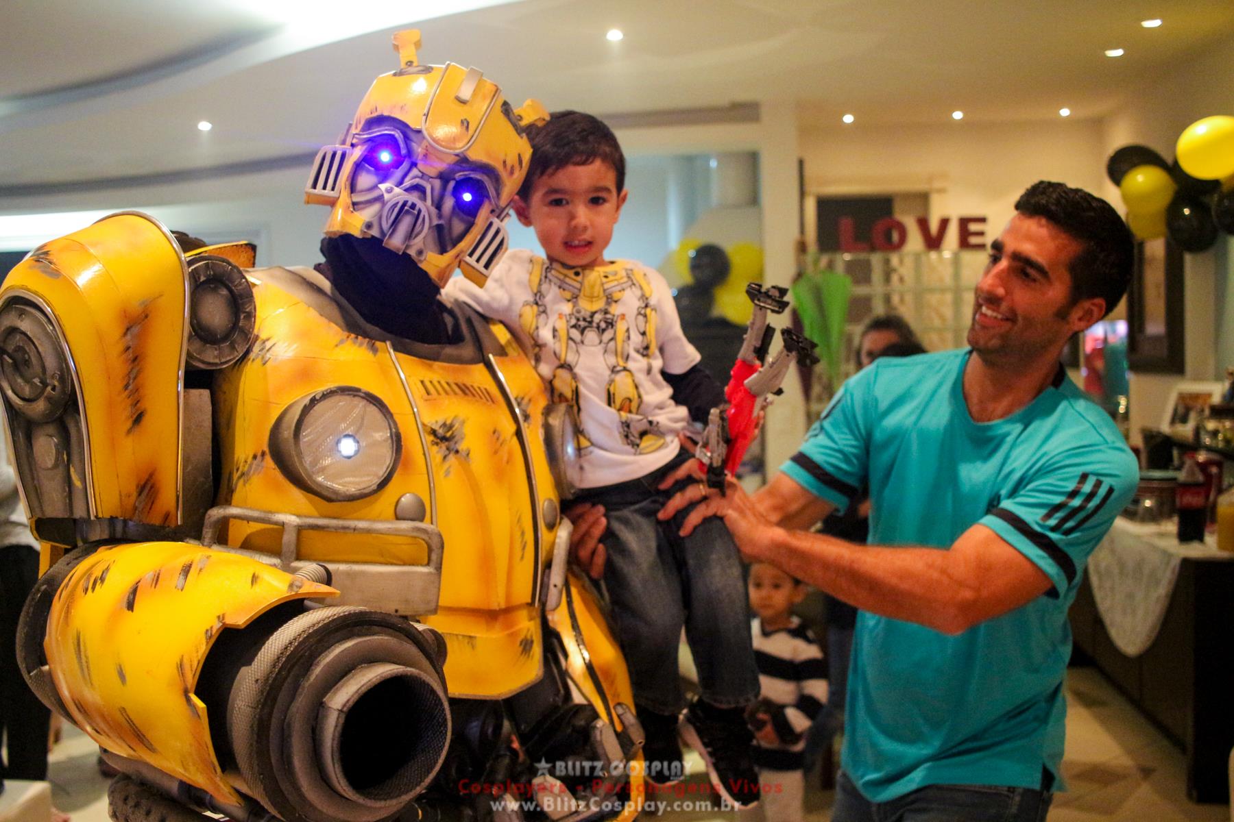Personagem vivo Bumblebee para festas