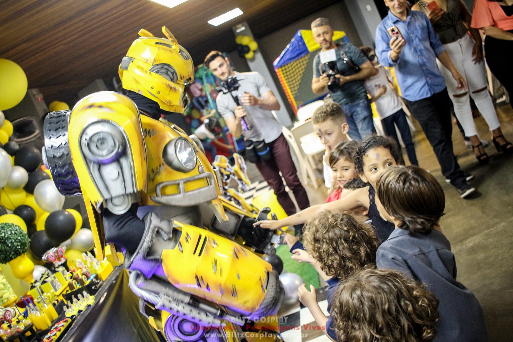 Bumblebee Transformers personagem vivo 