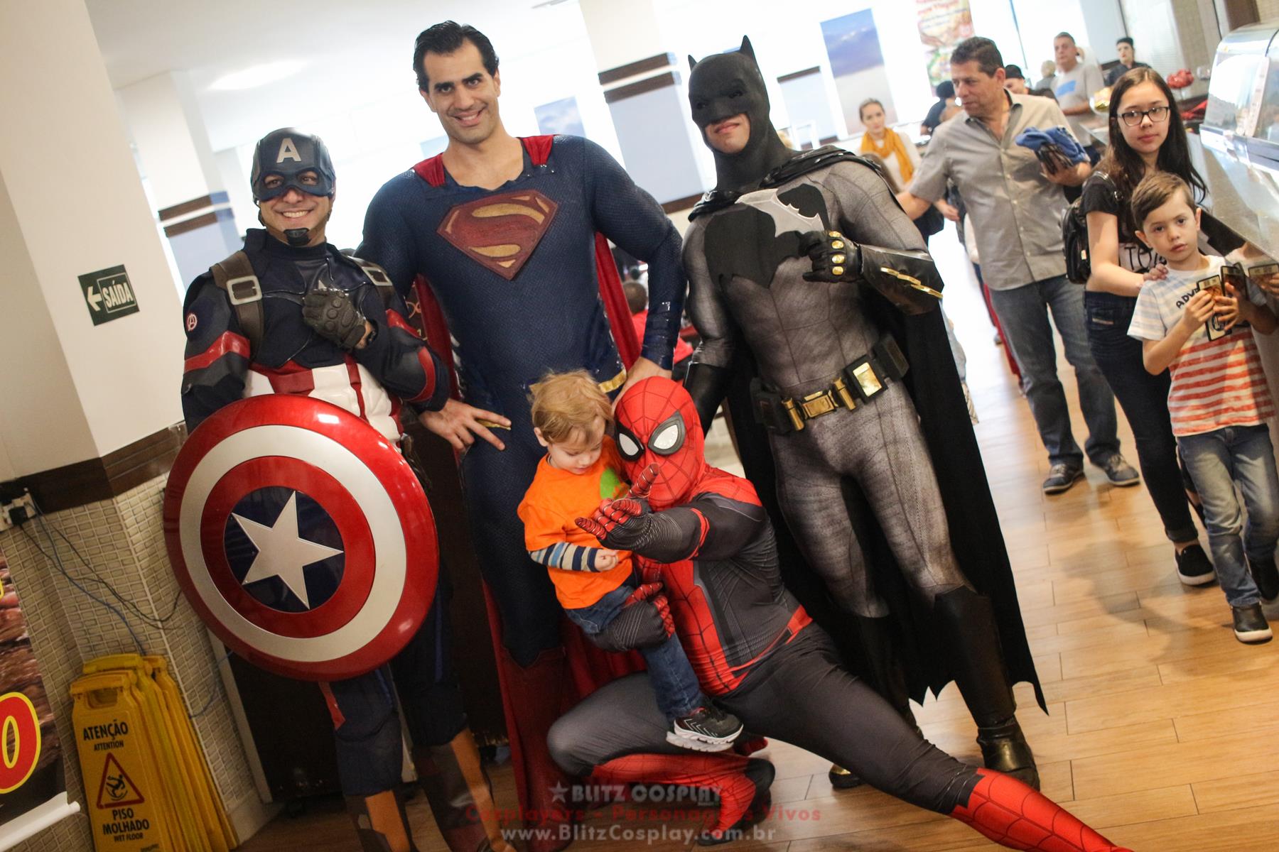 Heróis Personagens Vivos Para Eventos.