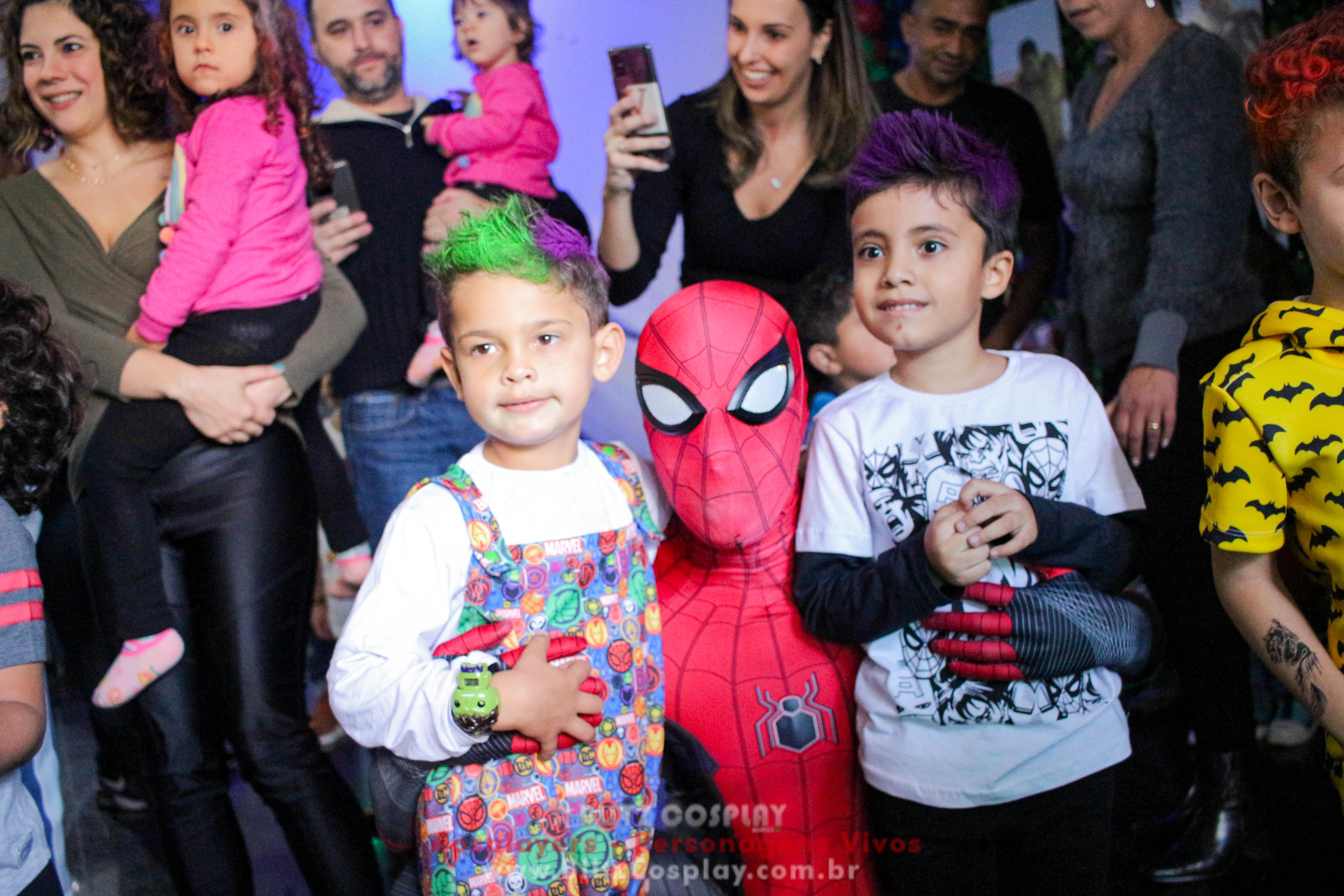 Os Vingadores e Thanos Personagem Vivo Para Festas e Eventos.