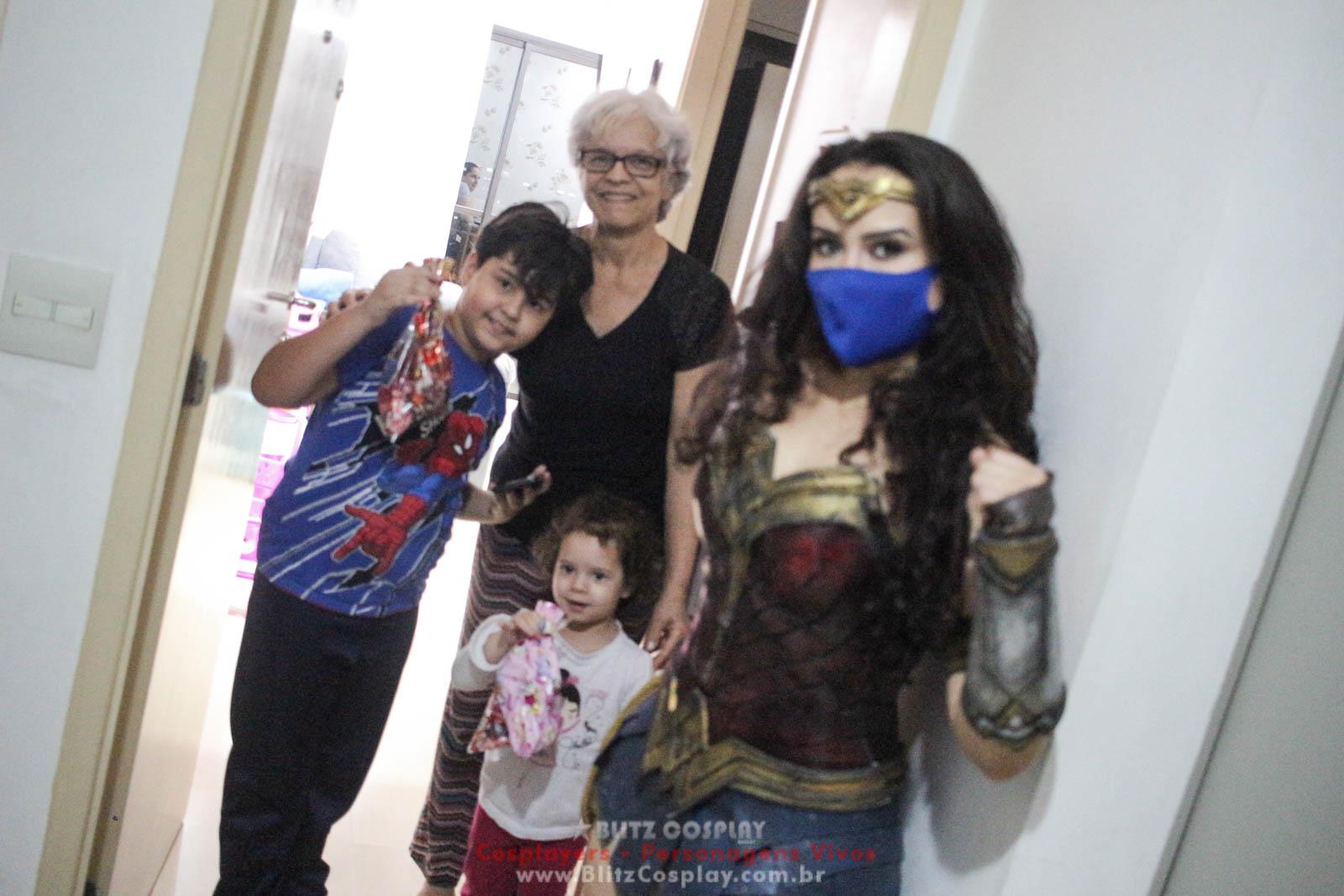 Homem de Ferro e Mulher Maravilha Personagem Vivo Para Festas e Eventos.