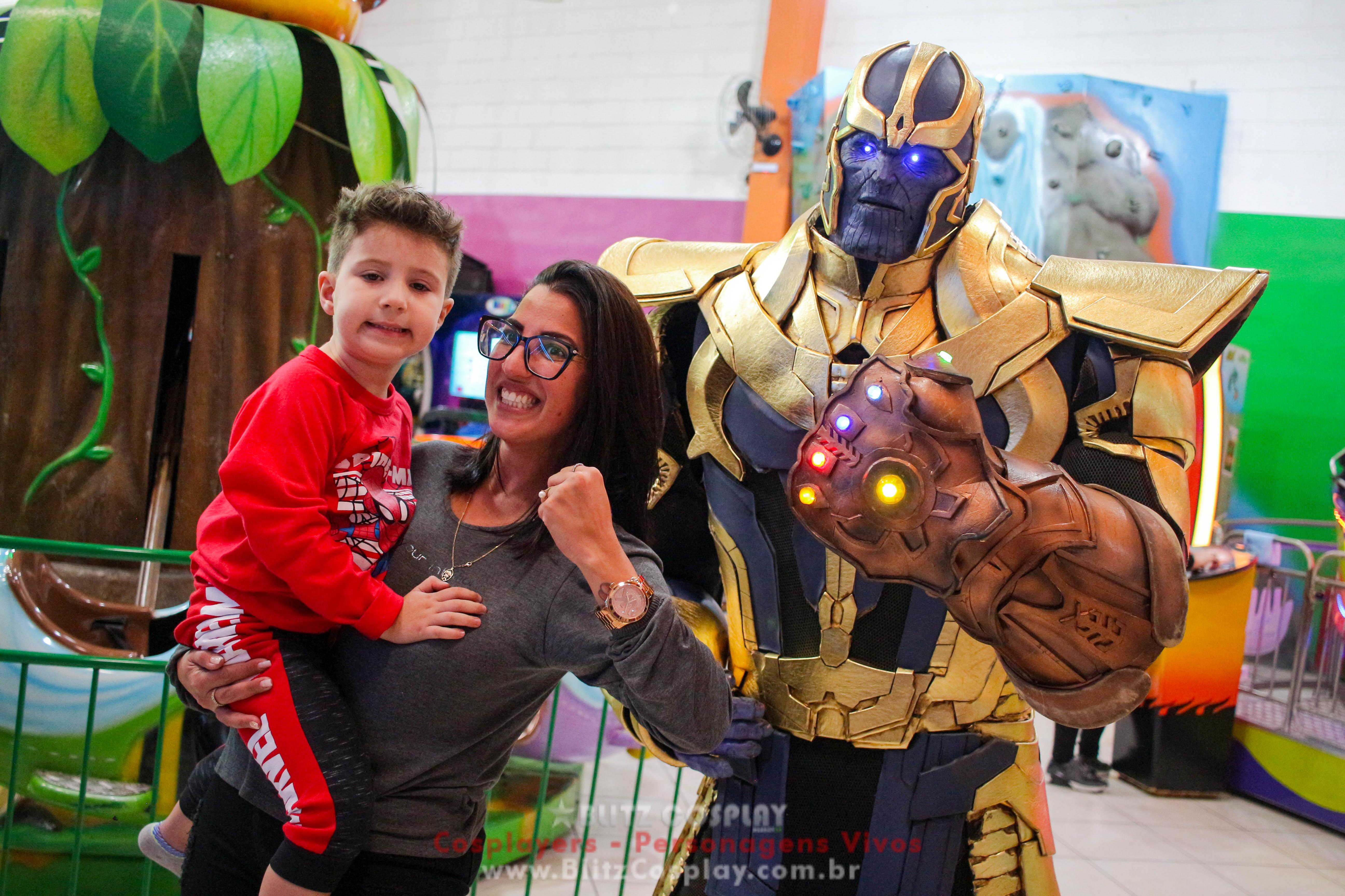 Os Vingadores e Thanos Personagem Vivo Para Festas e Eventos.