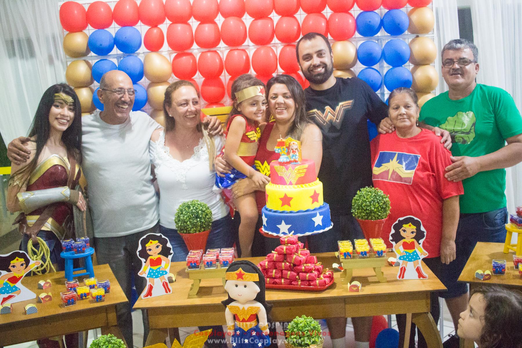 Mulher Maravilha personagem vivo festas