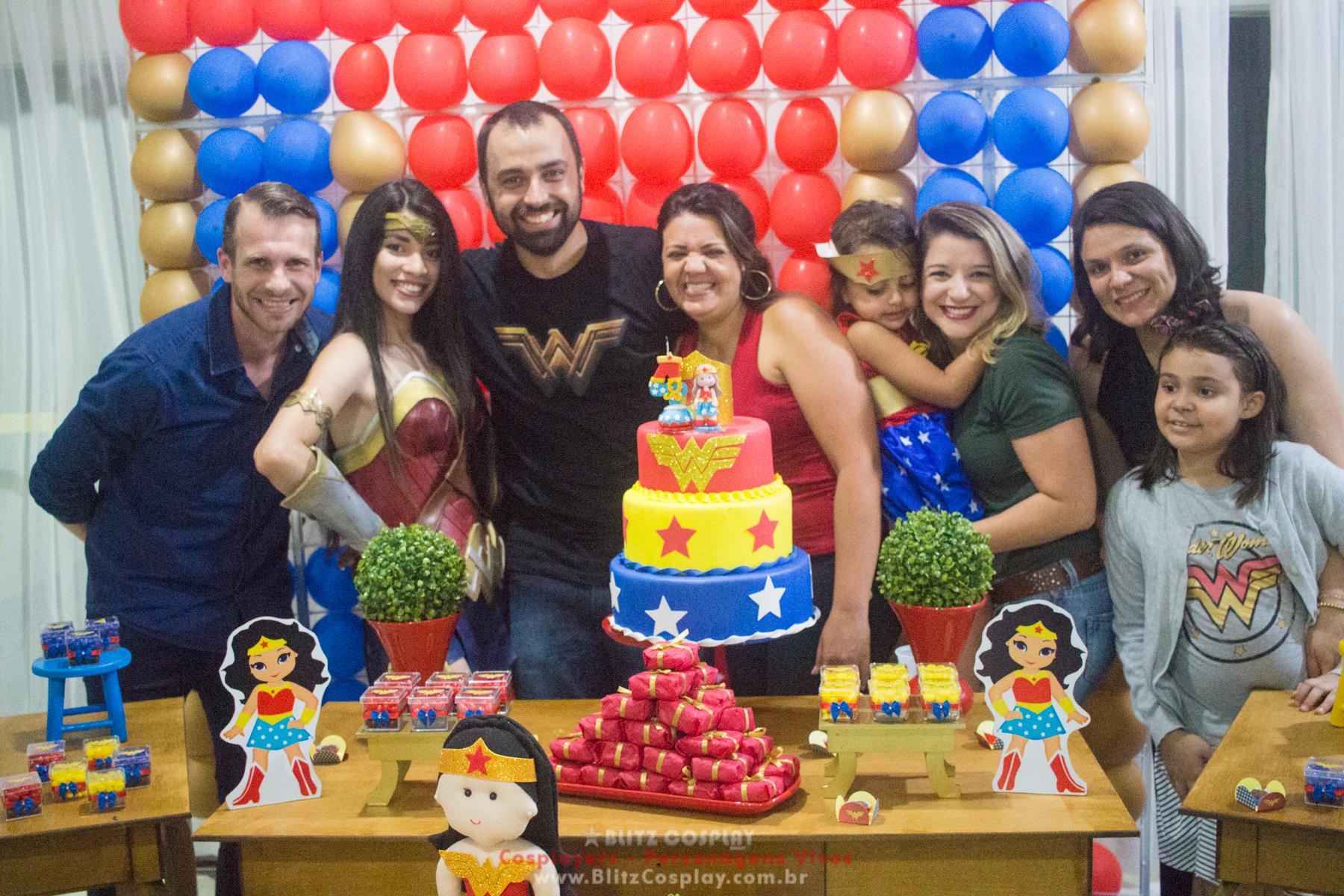 Mulher Maravilha personagem vivo festas