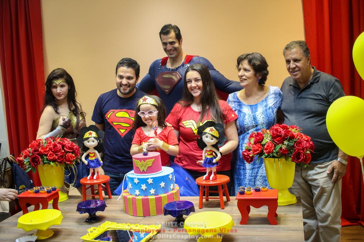 Superman e Mulher Maravilha Personagens Vivos Para Festas.