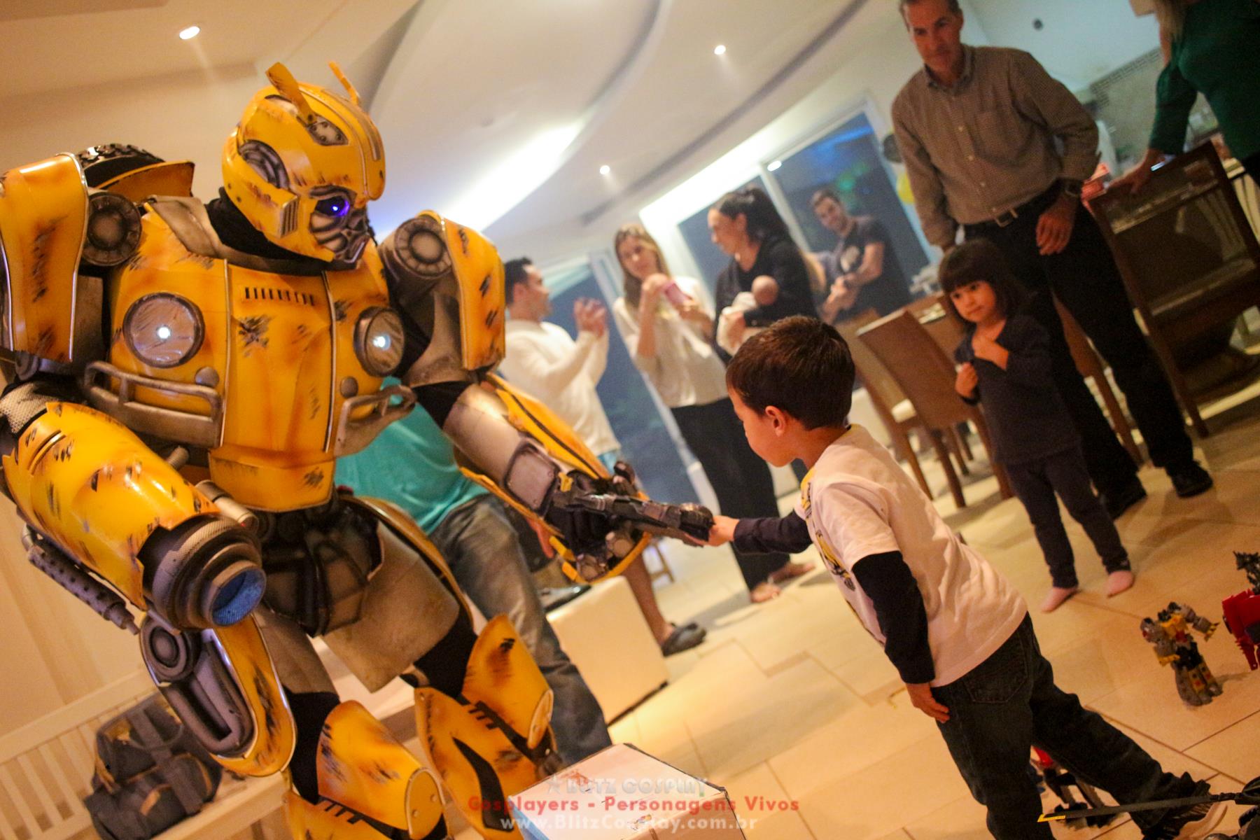 Personagem vivo Bumblebee para festas