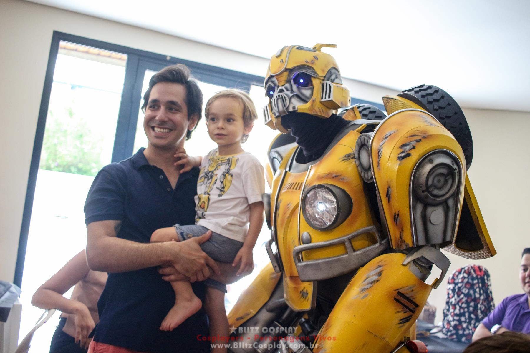 Bumblebee personagem vivo Transformers