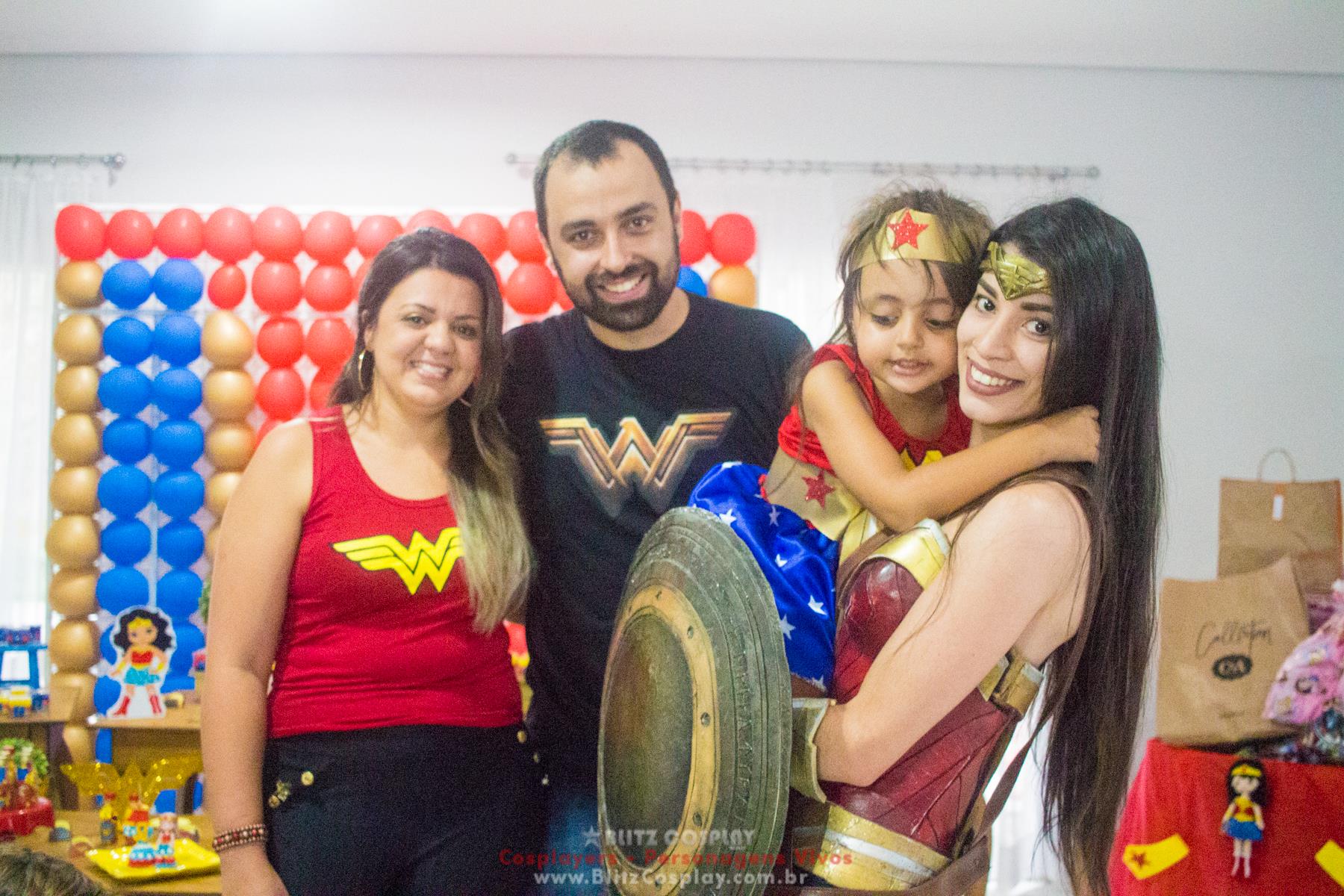 Mulher Maravilha personagem vivo festas