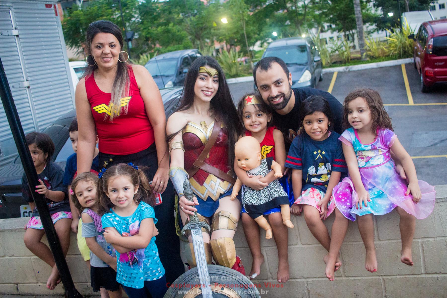 Mulher Maravilha personagem vivo festas