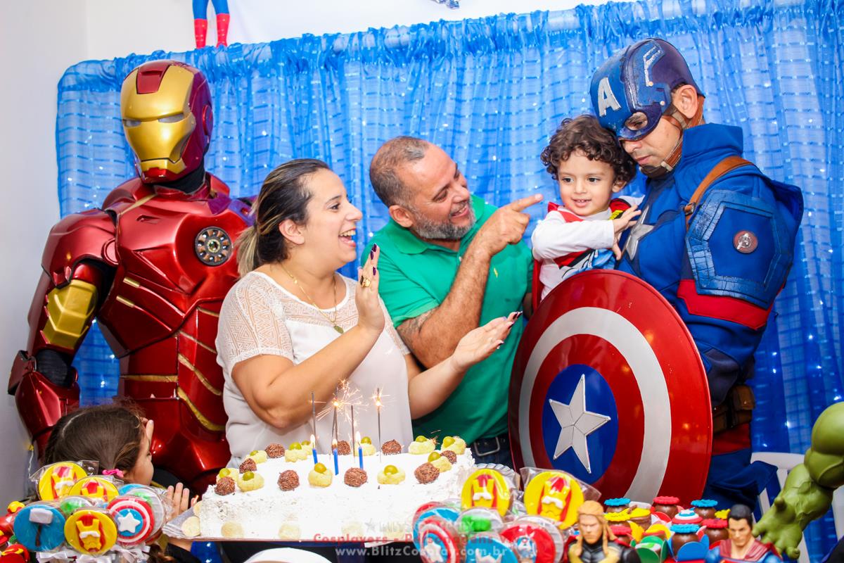 Os Vingadores personagens para festas