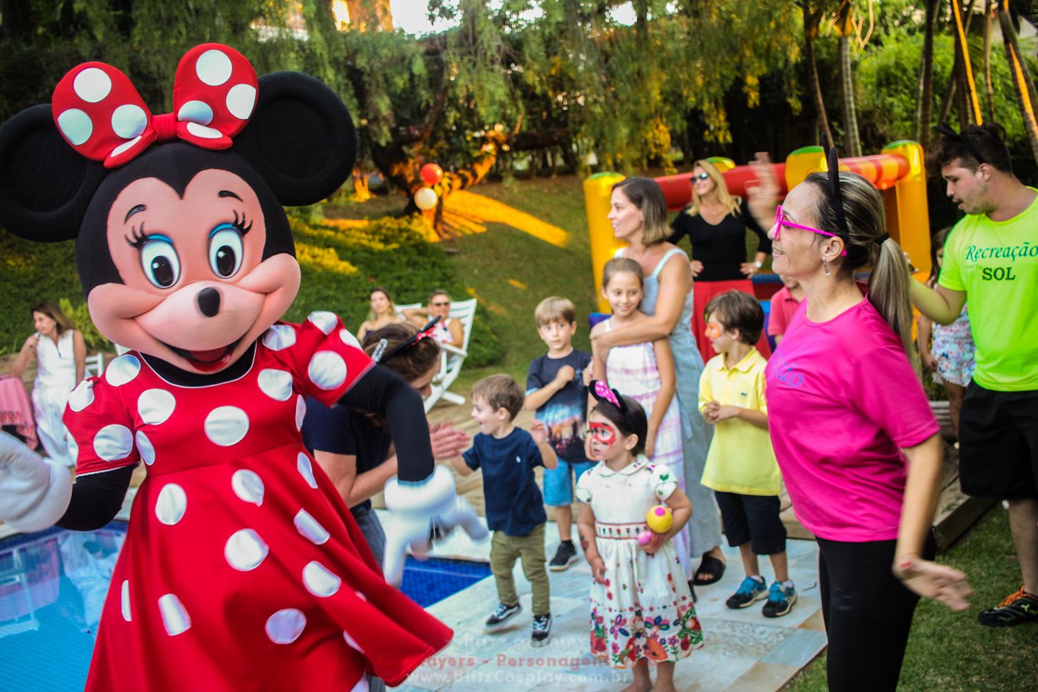 Minnie Personagem Vivo Para Festas.