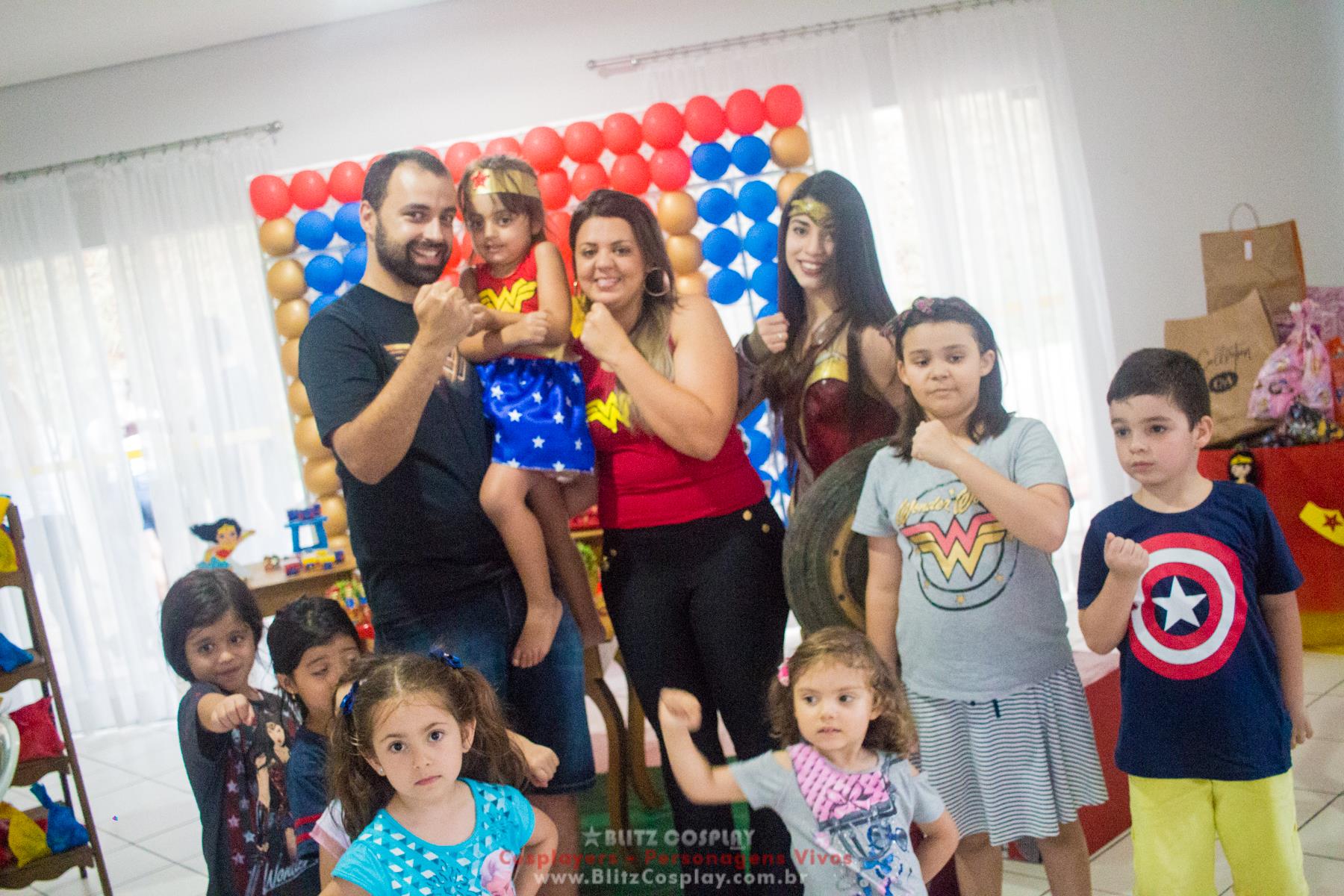 Mulher Maravilha personagem vivo festas