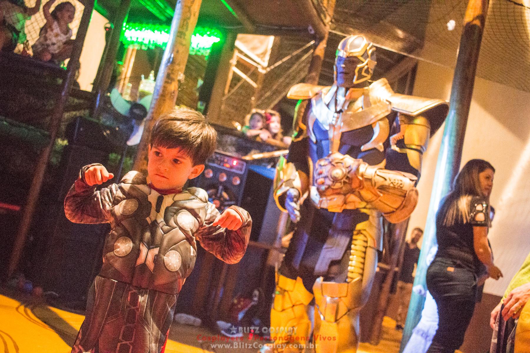 Personagem vivo Thanos para festas