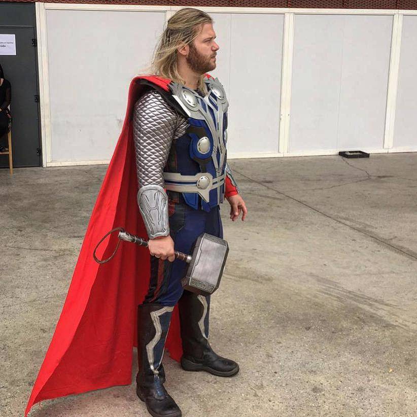 Cosplay de Thor, brasileiro aproveita semelhança com ator de