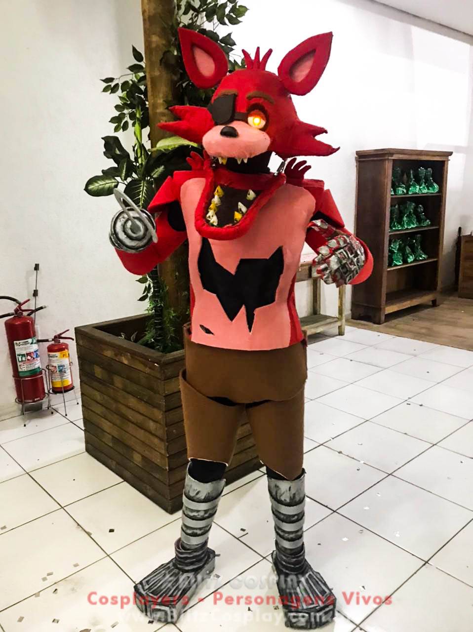 Contratar Foxy personagem vivo para festas - FNAF s Contratar Foxy personagem vivo para festas - FNAF s