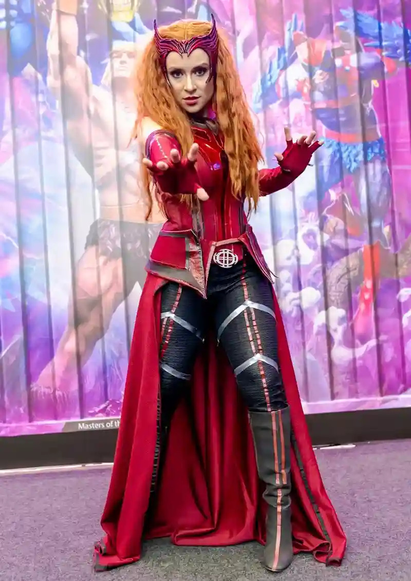 Personagem Vivo Feiticeira Escarlate